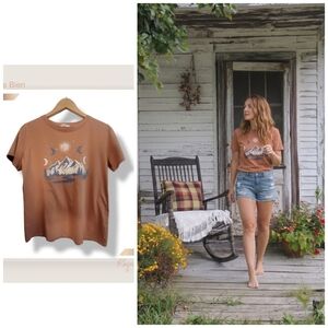 🌿Trés Bien Boho Graphic Tee Women’s Large Tan Mountain Sun Moon Print